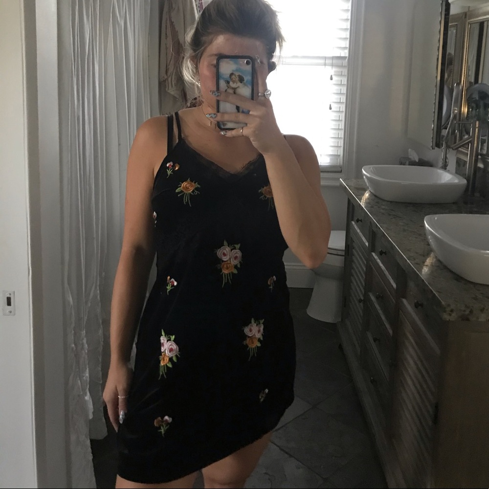 Black/floral dress😍